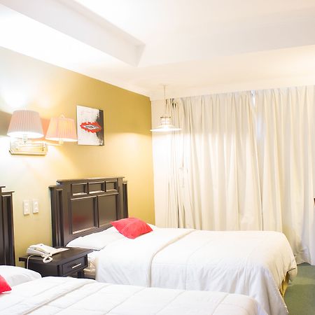 Hotel Ramada Inn Сан-Сальвадор Экстерьер фото