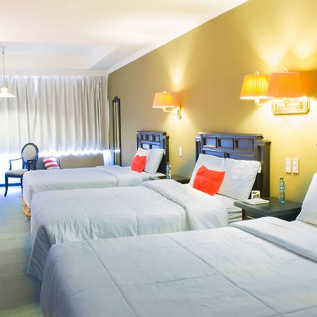 Hotel Ramada Inn Сан-Сальвадор Экстерьер фото