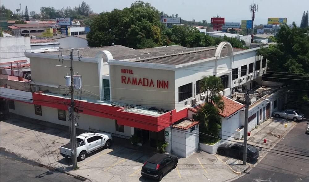 Hotel Ramada Inn Сан-Сальвадор Экстерьер фото