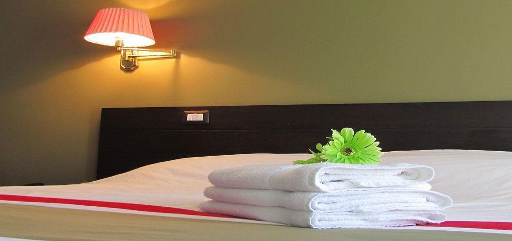 Hotel Ramada Inn Сан-Сальвадор Экстерьер фото