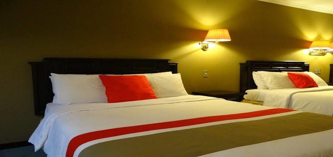 Hotel Ramada Inn Сан-Сальвадор Экстерьер фото